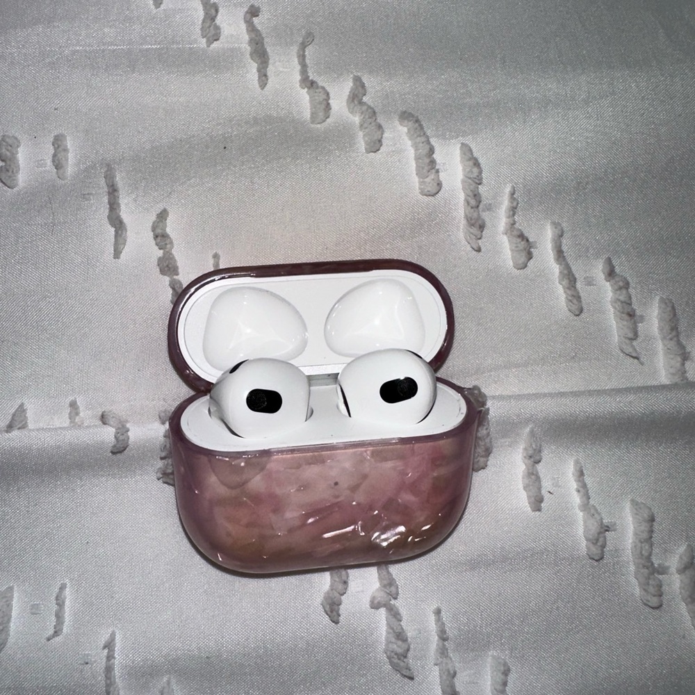 AIRPODS 3RD GEN WITH MAG SAFE